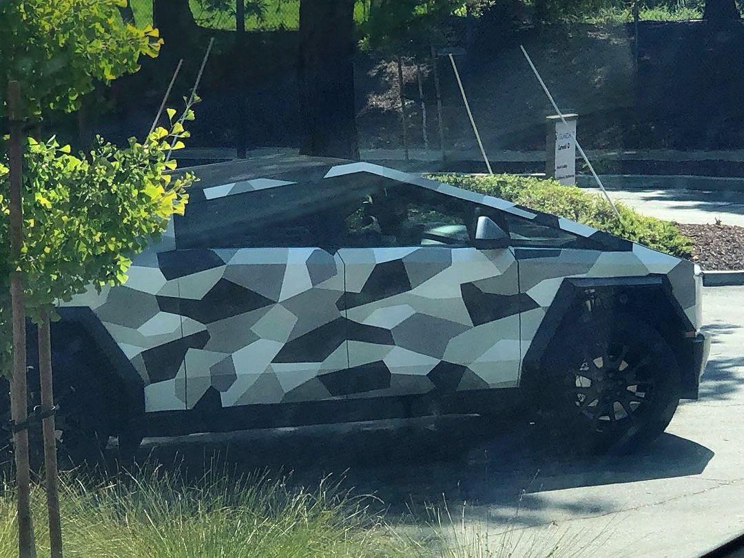 Tesla Cybertruck Video: Cybertruck followed on streets for 1:40+  (July 20) amnxy2sj0kdb1