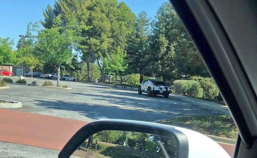 Tesla Cybertruck Video: Cybertruck followed on streets for 1:40+  (July 20) t89xs2sj0kdb1
