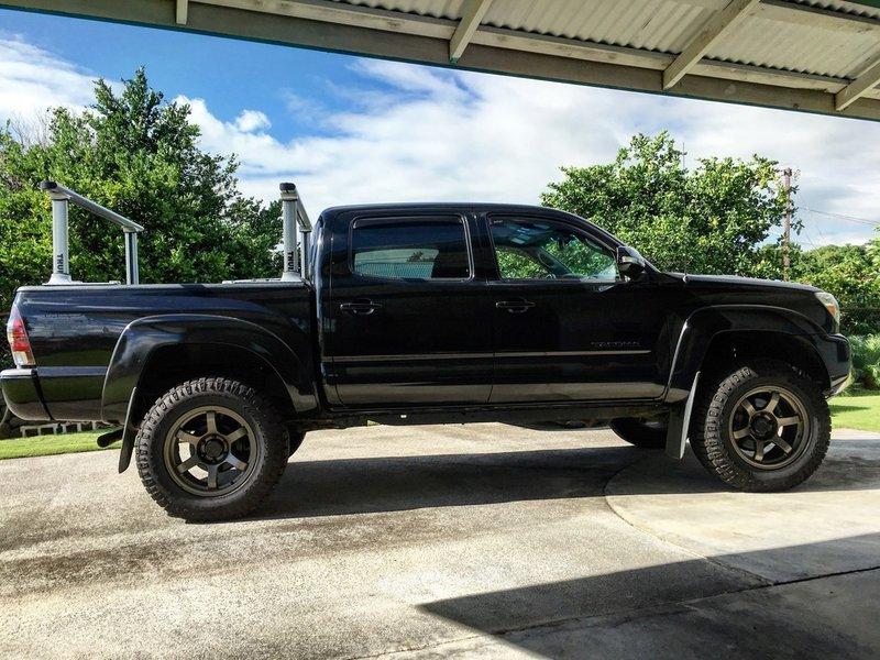 Tesla Cybertruck Cybertruck Ride Height Comparison A2929188-EB29-496D-A8B1-1FDB9BF22E15