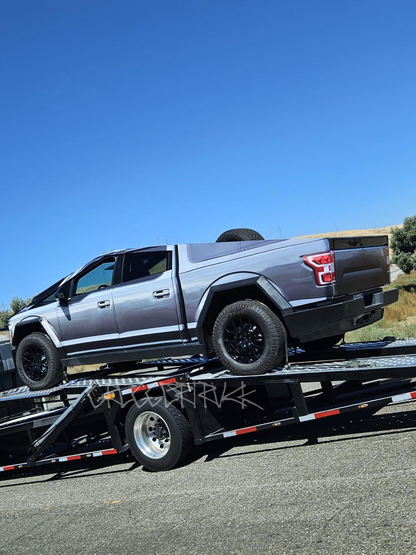 Tesla Cybertruck F-150 Wrapped Cybertruck Spotted Driving & Showing Hitch F1_CTyfaIAA9K4y