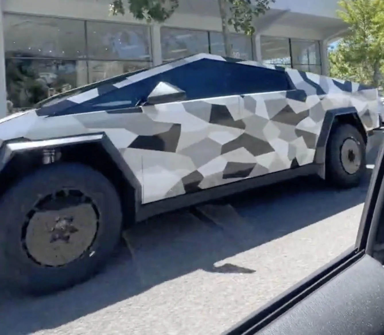 cybertruck new wheels aero covers 3.jpg