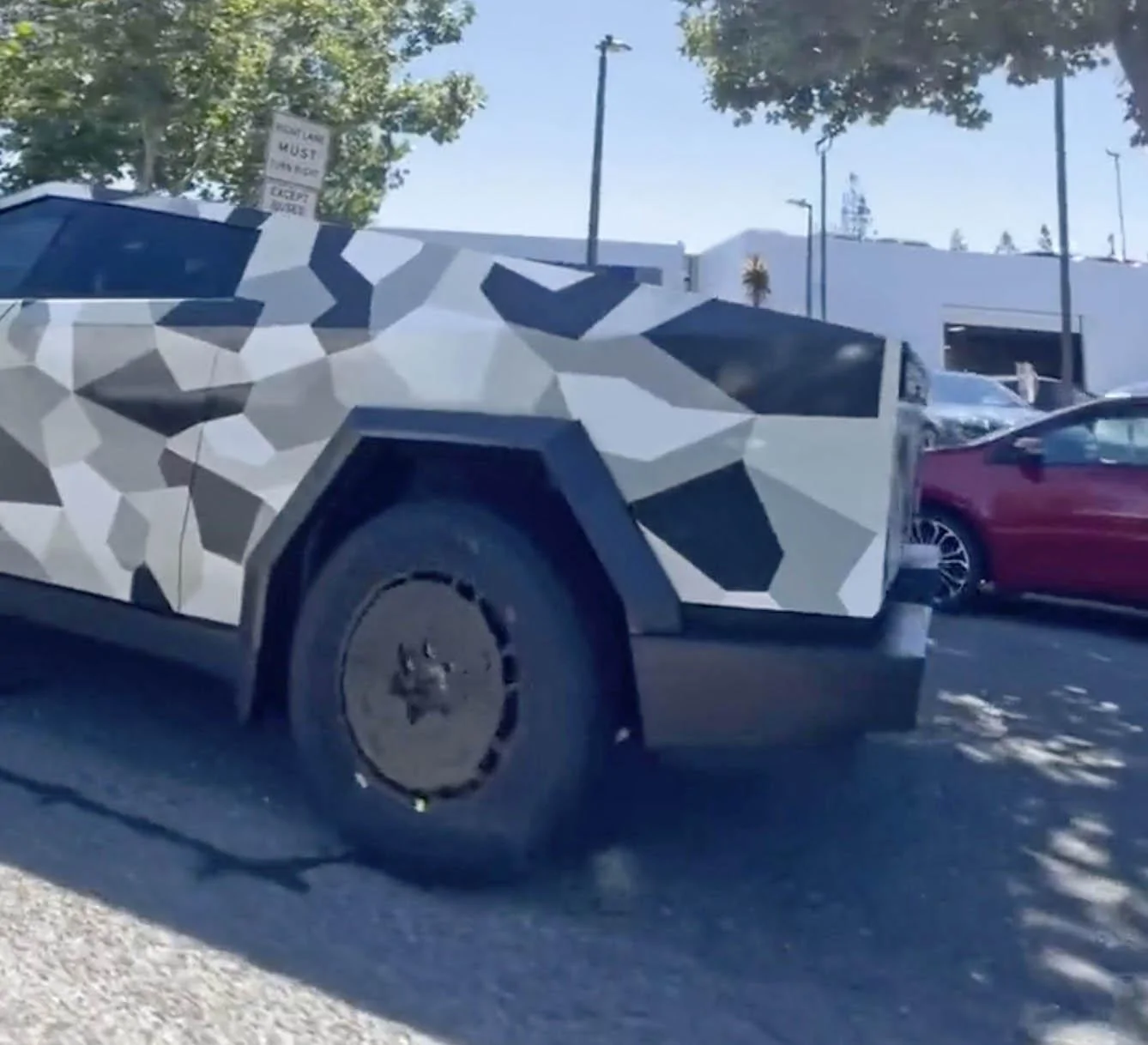 cybertruck new wheels aero covers 2.jpg