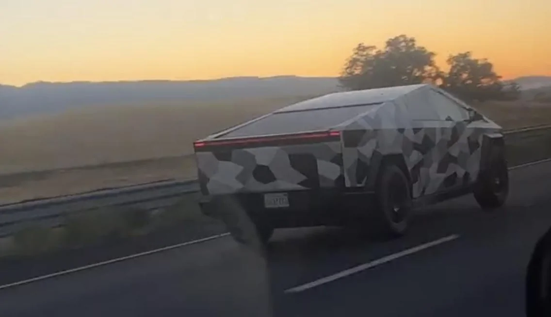 Tesla Cybertruck [Video added] Cybertruck black interior, dashboard, frunk tub (in bed) - while supercharging IMG_4082