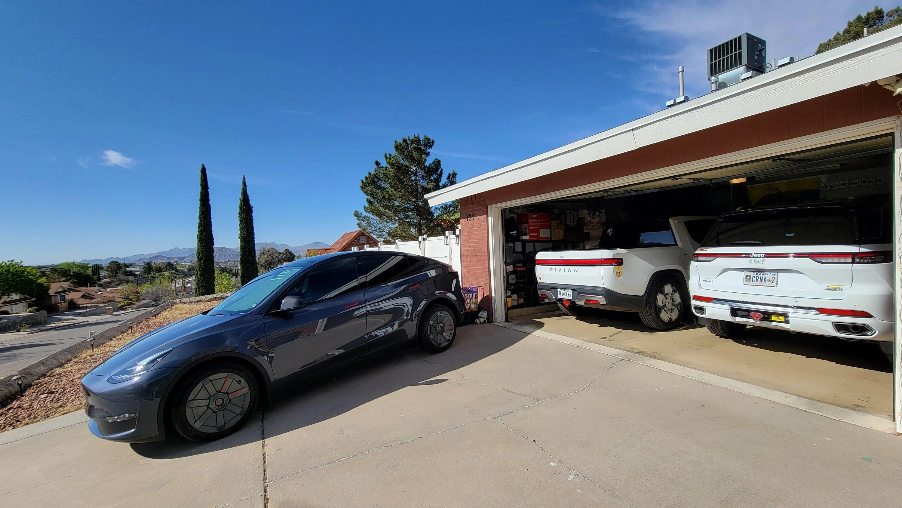 Tesla Cybertruck Videos: Cybertruck loaded into trailer at Giga Texas 20230408_093346