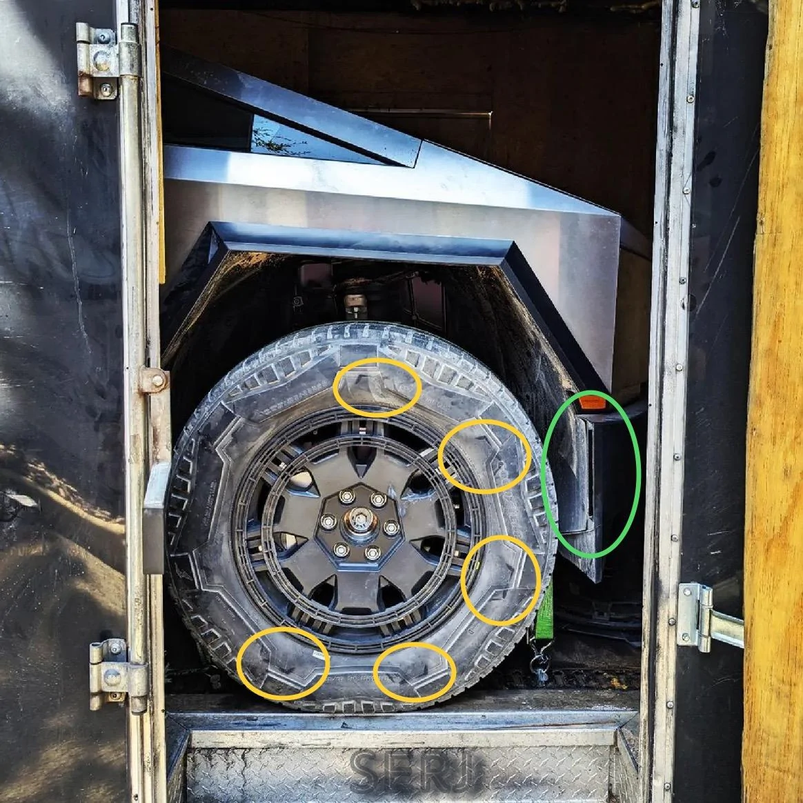 Tesla Cybertruck Release Candidate Cybertruck on Trailer - New Premium Wheel Set Photo IMG_4095