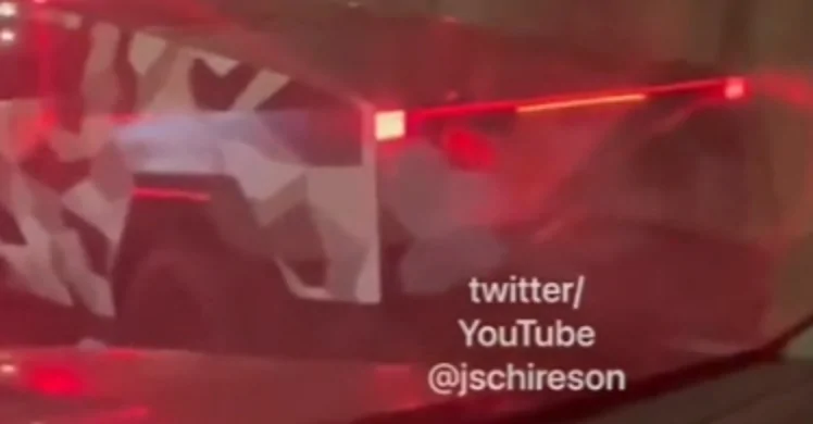 Tesla Cybertruck Rear light bar + turn signal action at night (on Cybertruck spotted in Palo Alto) -- video Rear tail lights with brak