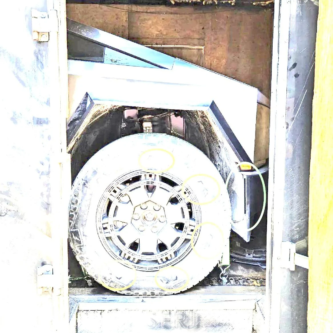Tesla Cybertruck Release Candidate Cybertruck on Trailer - New Premium Wheel Set Photo IMG_4095