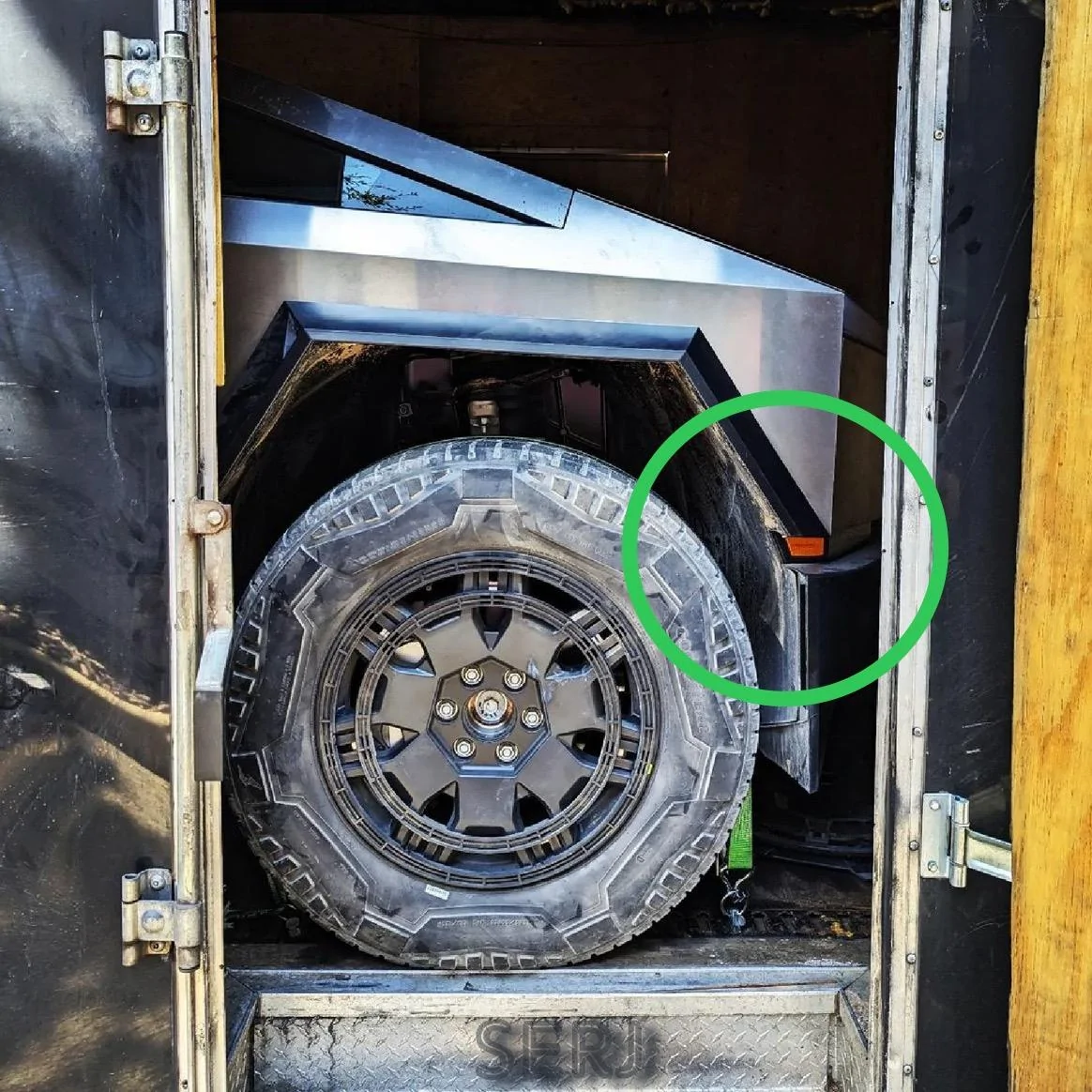 Tesla Cybertruck Rear light bar + turn signal action at night (on Cybertruck spotted in Palo Alto) -- video 1FF50299-414D-4A44-8D8A-F24701407FB5