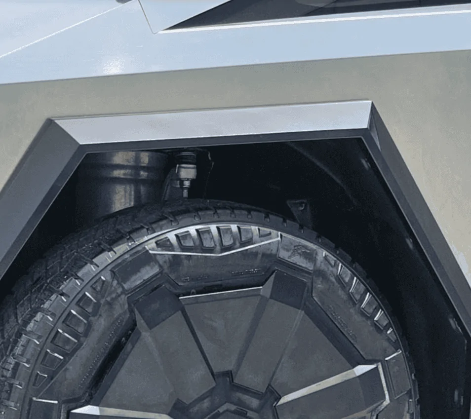 Tesla Cybertruck Release Candidate Cybertruck on Trailer - New Premium Wheel Set Photo 1691613042122
