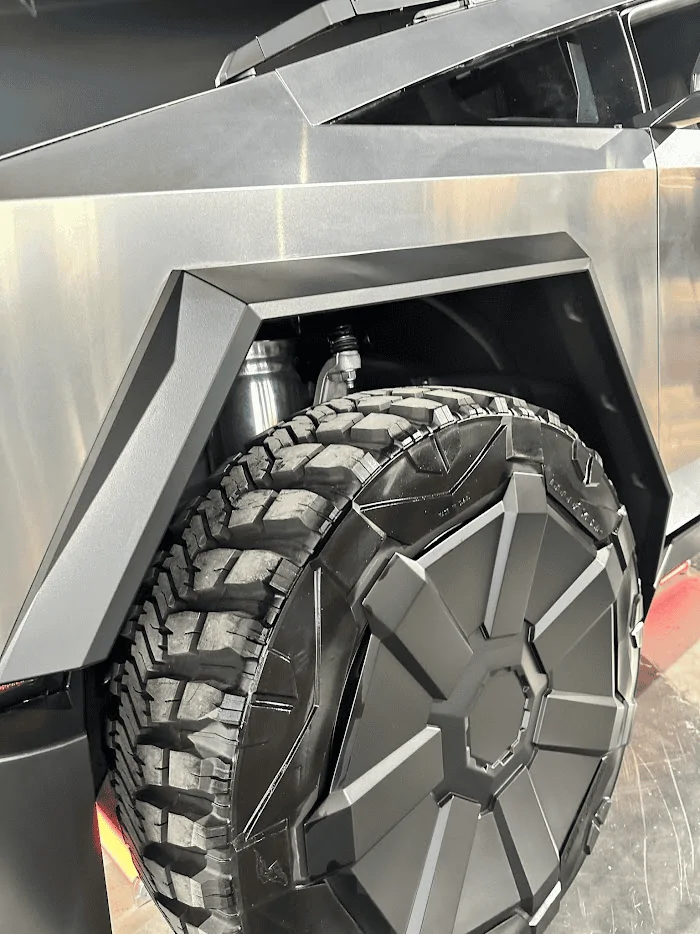 Tesla Cybertruck Release Candidate Cybertruck on Trailer - New Premium Wheel Set Photo 1691613089564