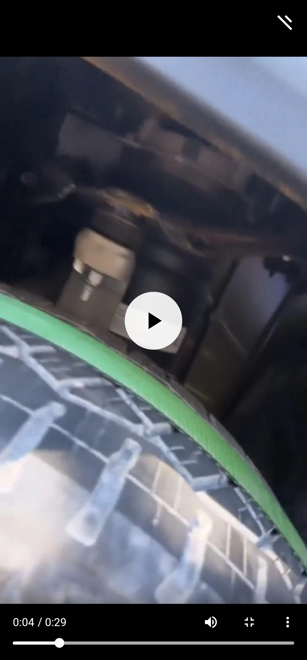 Tesla Cybertruck Cybertruck in enclosed trailer w/ folded mirrors + tire size -- video Screenshot_20230810_110244_Chrom