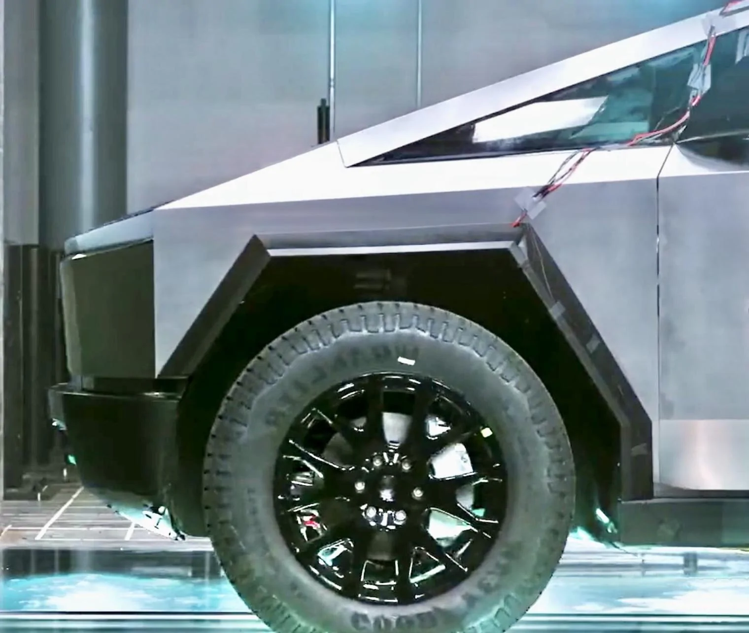 Tesla Cybertruck Digital camo Cybertruck in night time driving sighting [video] 41C9CDBC-92EC-4868-81C3-05772F4D48E1