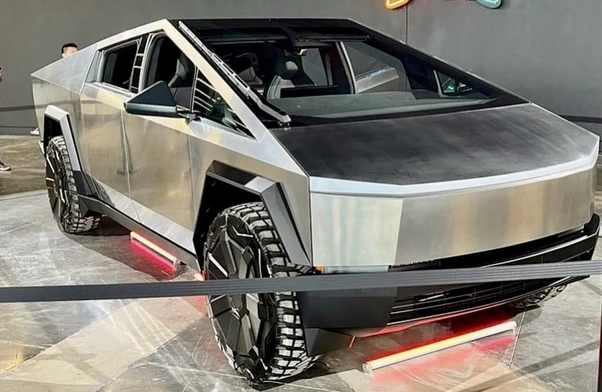 Tesla Cybertruck Digital camo Cybertruck in night time driving sighting [video] 8E73CE4C-D055-4EE4-8D65-065ED3CDA8BB