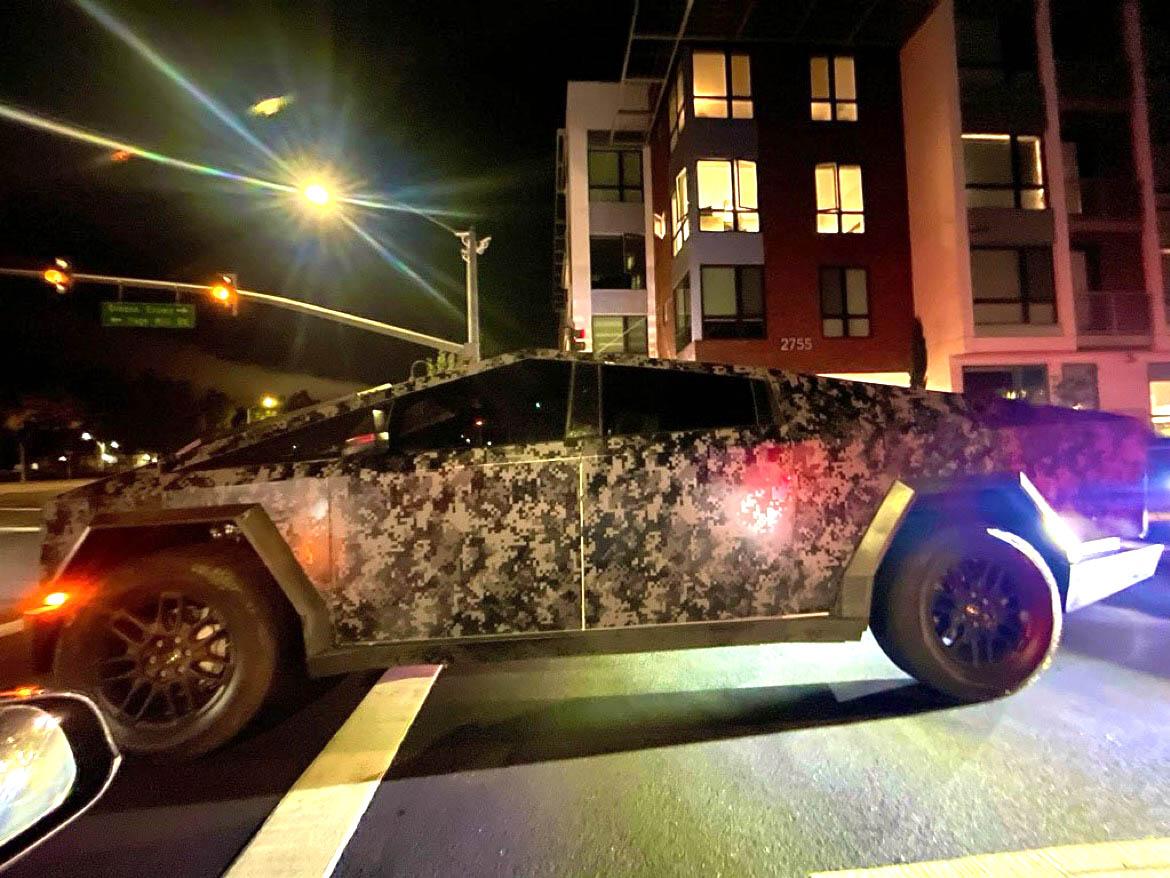 Tesla Cybertruck Digital camo Cybertruck in night time driving sighting [video] digital camo cybertruck