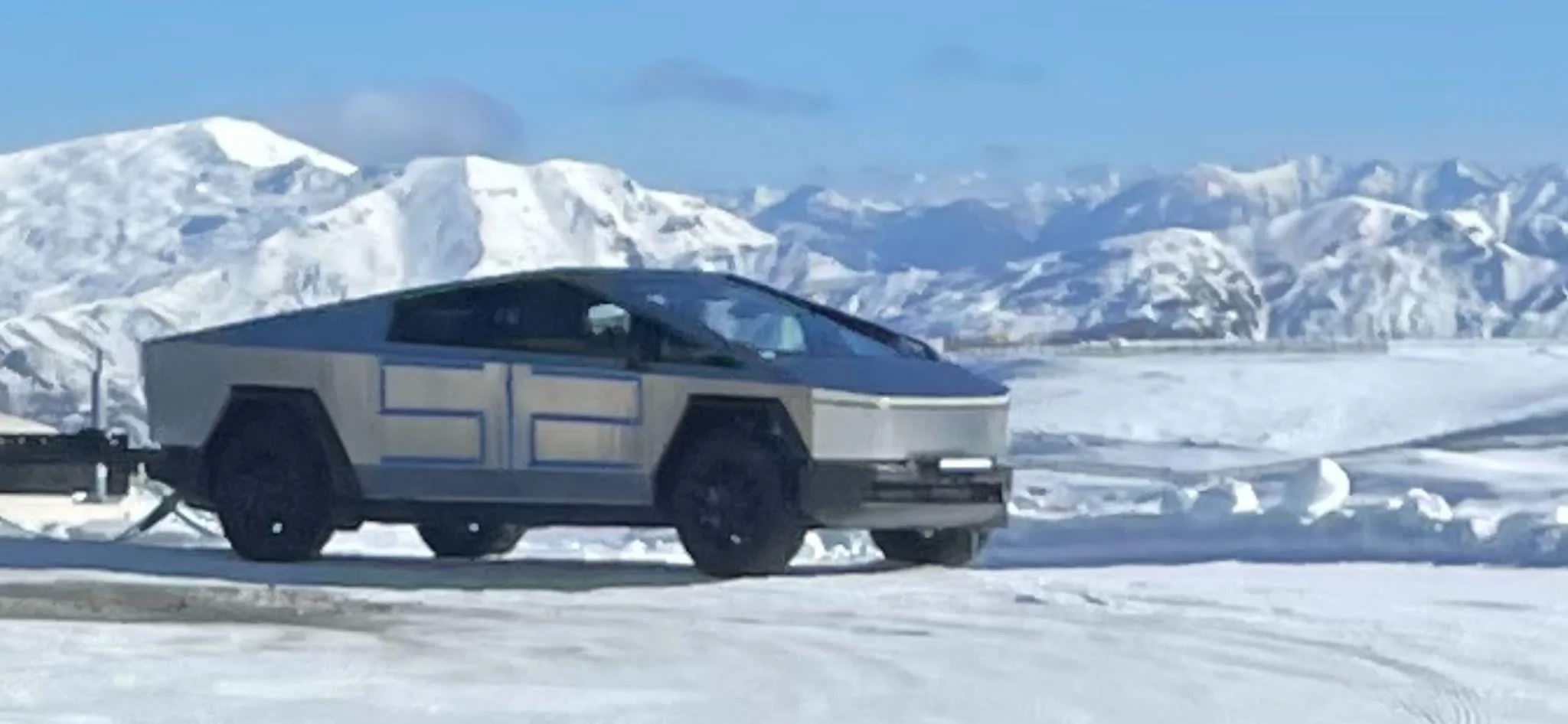 Tesla Cybertruck First Cybertruck towing pic with trailer attached + light bar on front bumper oqx2i7xj5chb1