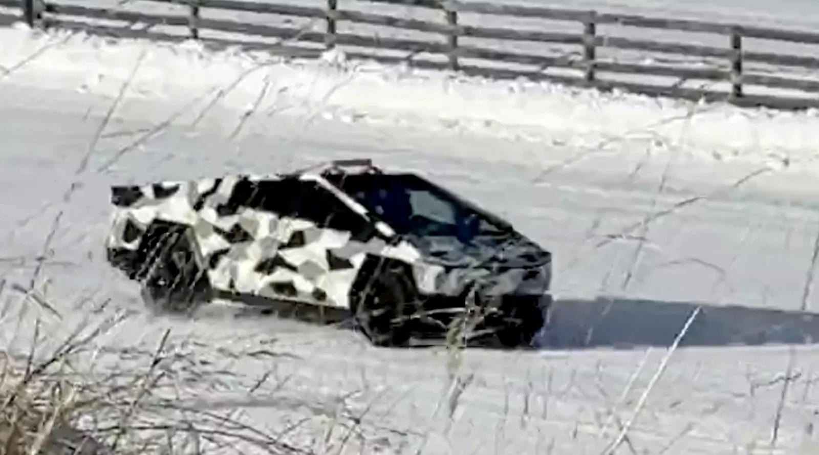 Tesla Cybertruck First Cybertruck towing pic with trailer attached + light bar on front bumper E2E845CC-5251-47E2-AD17-E75A17D62F6F