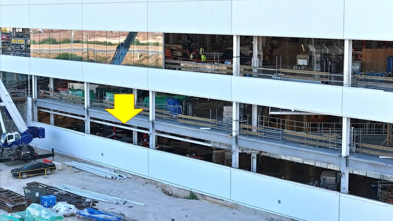Tesla Cybertruck 4 Cybertrucks lined up inside Giga Texas factory F3Rc-AuWEAAezyW