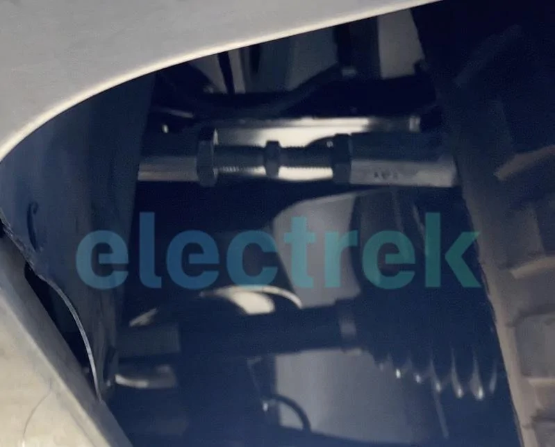Tesla Cybertruck Cybertruck suspension & underbody closeup pics (from broken down prototype spotted roadside) Screenshot-2023-08-11-at-3.59.15-PM