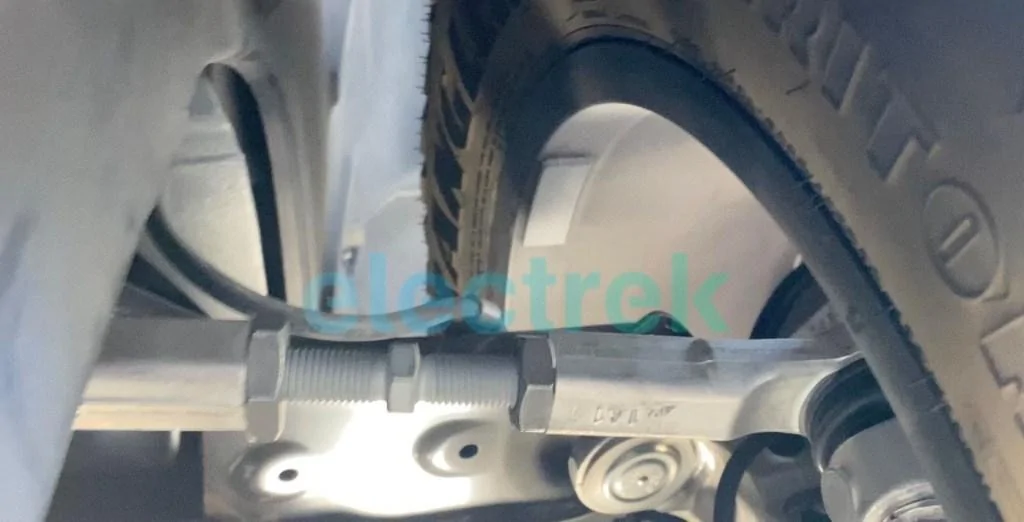 Tesla Cybertruck Cybertruck suspension & underbody closeup pics (from broken down prototype spotted roadside) Screenshot-2023-08-11-at-3.59.19-PM