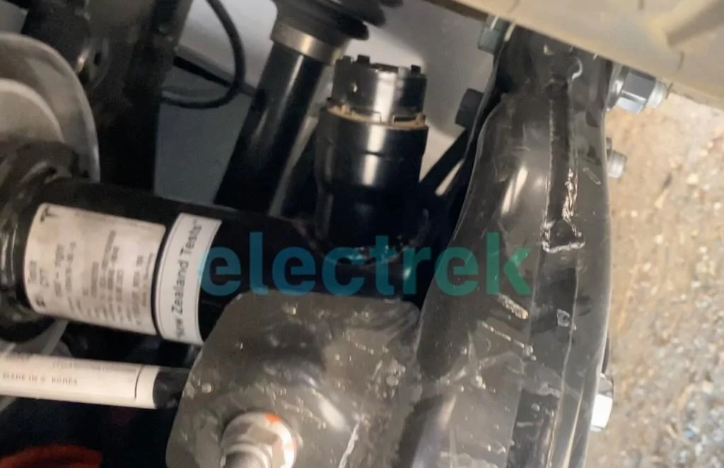Tesla Cybertruck Cybertruck suspension & underbody closeup pics (from broken down prototype spotted roadside) Screenshot-2023-08-11-at-3.58.21-PM
