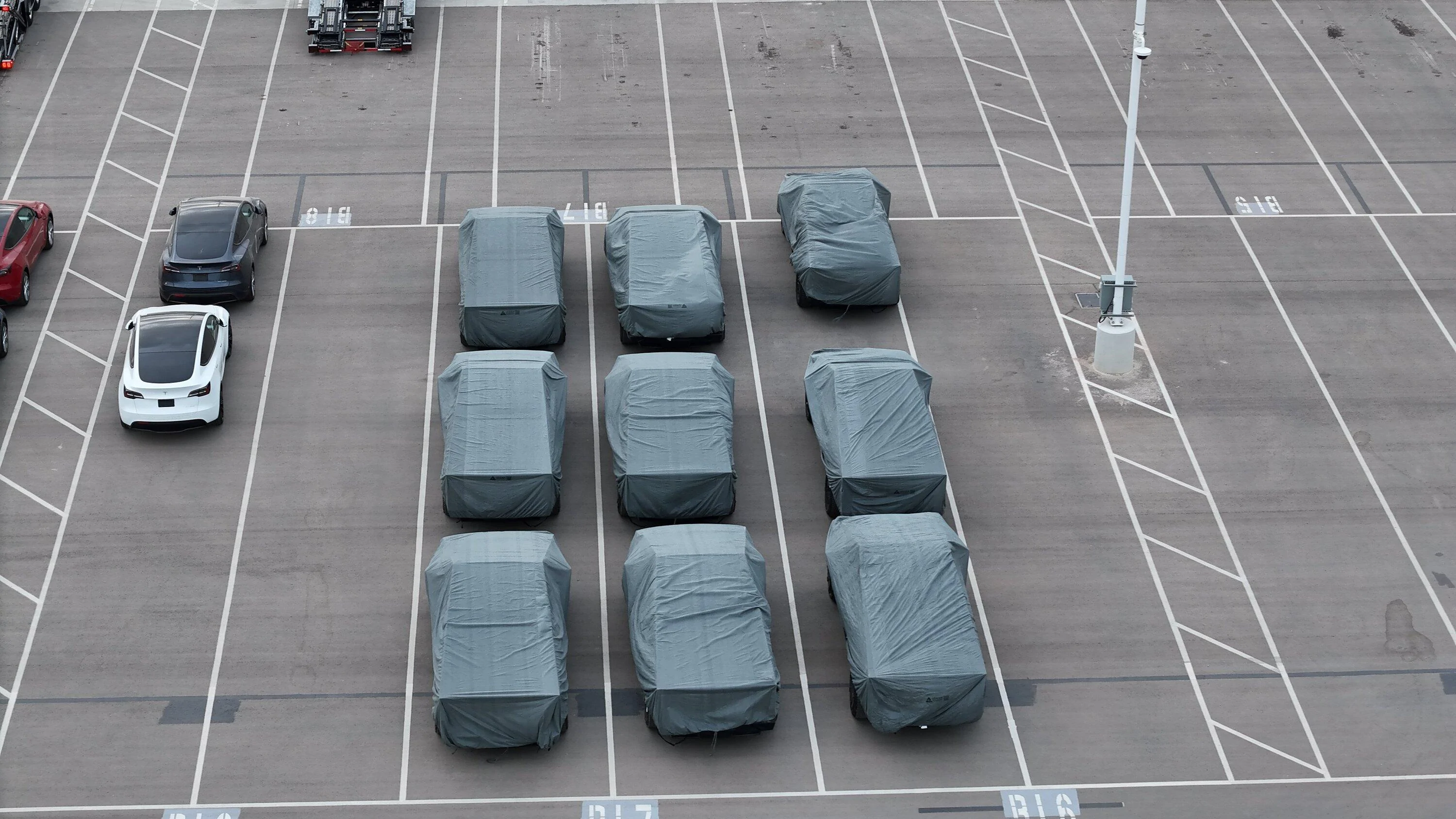 Tesla Cybertruck NINE Cybertrucks shipping out! Flyover sighting by Joe Tegtmeyer F3aWEyKWQAAEtB7