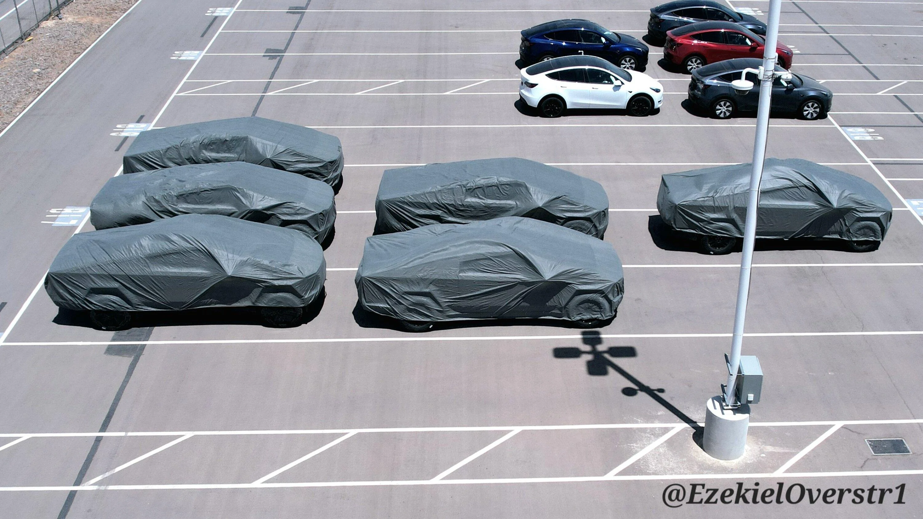 Tesla Cybertruck NINE Cybertrucks shipping out! Flyover sighting by Joe Tegtmeyer F3bosQsWIAEqxL4