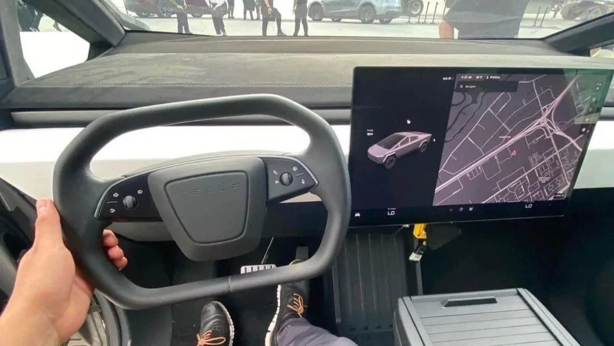 Tesla Cybertruck Cybertruck suspension & underbody closeup pics (from broken down prototype spotted roadside) mage-02-646fc525c6ce9.jpeg?crop=1.00xw:0.455xh;0,0