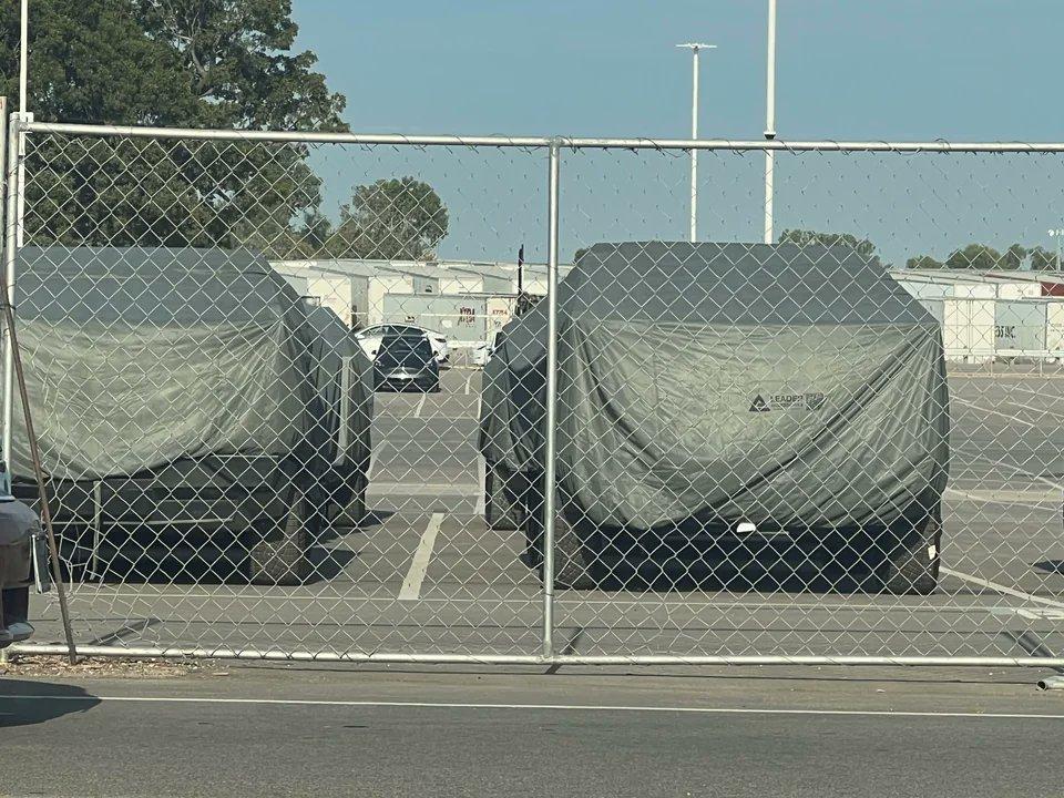 Tesla Cybertruck NINE Cybertrucks shipping out! Flyover sighting by Joe Tegtmeyer F3laEZ7XAAAjcbr
