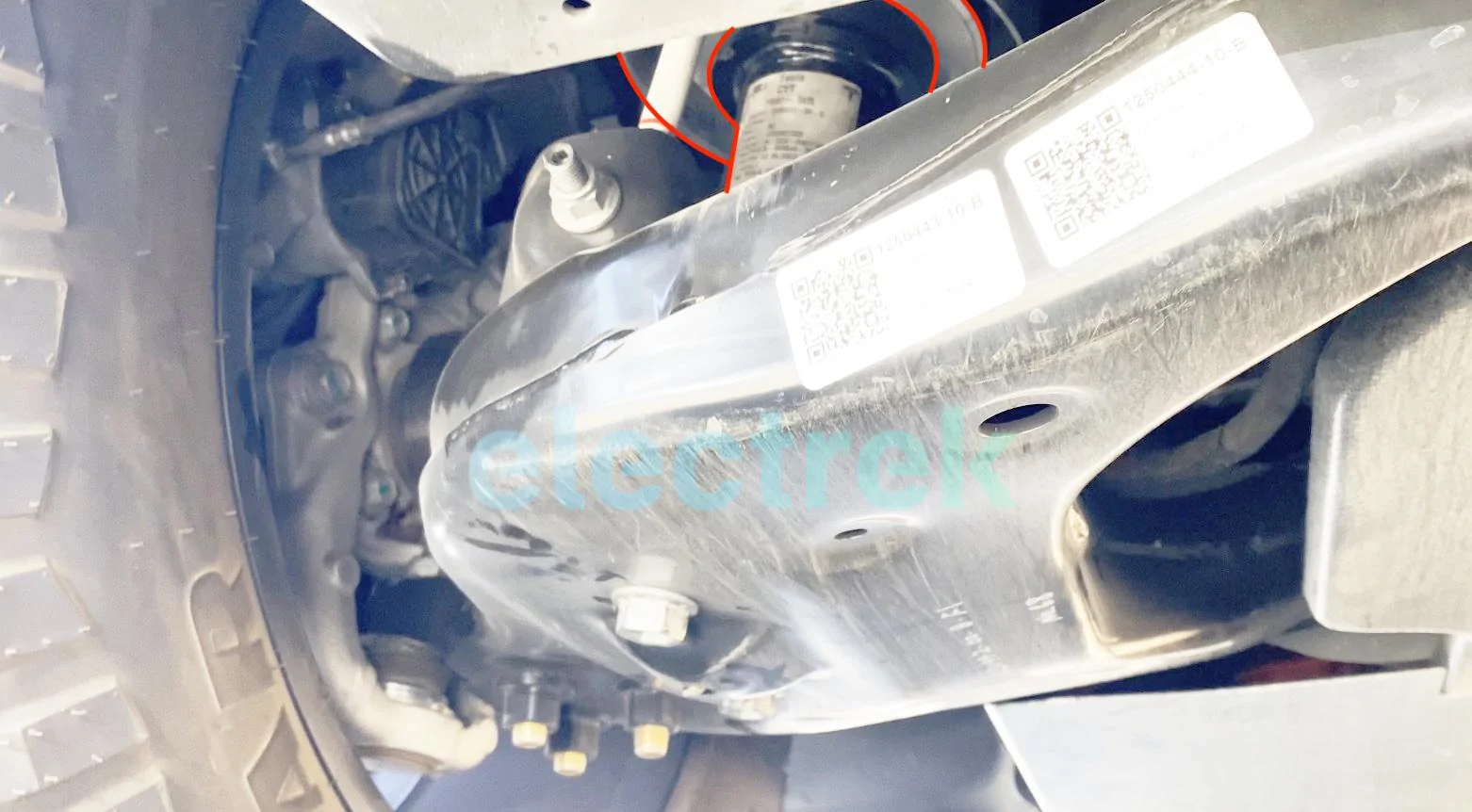 Tesla Cybertruck Suspension photos analyzed by Sandy Munro dddd
