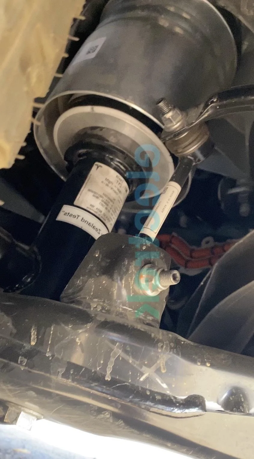 Tesla Cybertruck Suspension photos analyzed by Sandy Munro 2 copy