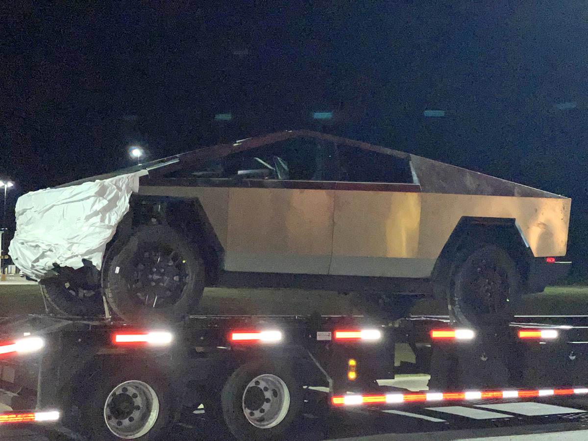 Tesla Cybertruck Crash Tested Cybertruck Parked at Arkansas Hampton Inn Overnight [Interior + Exterior Pics] F3oopxWXQAAz2MP