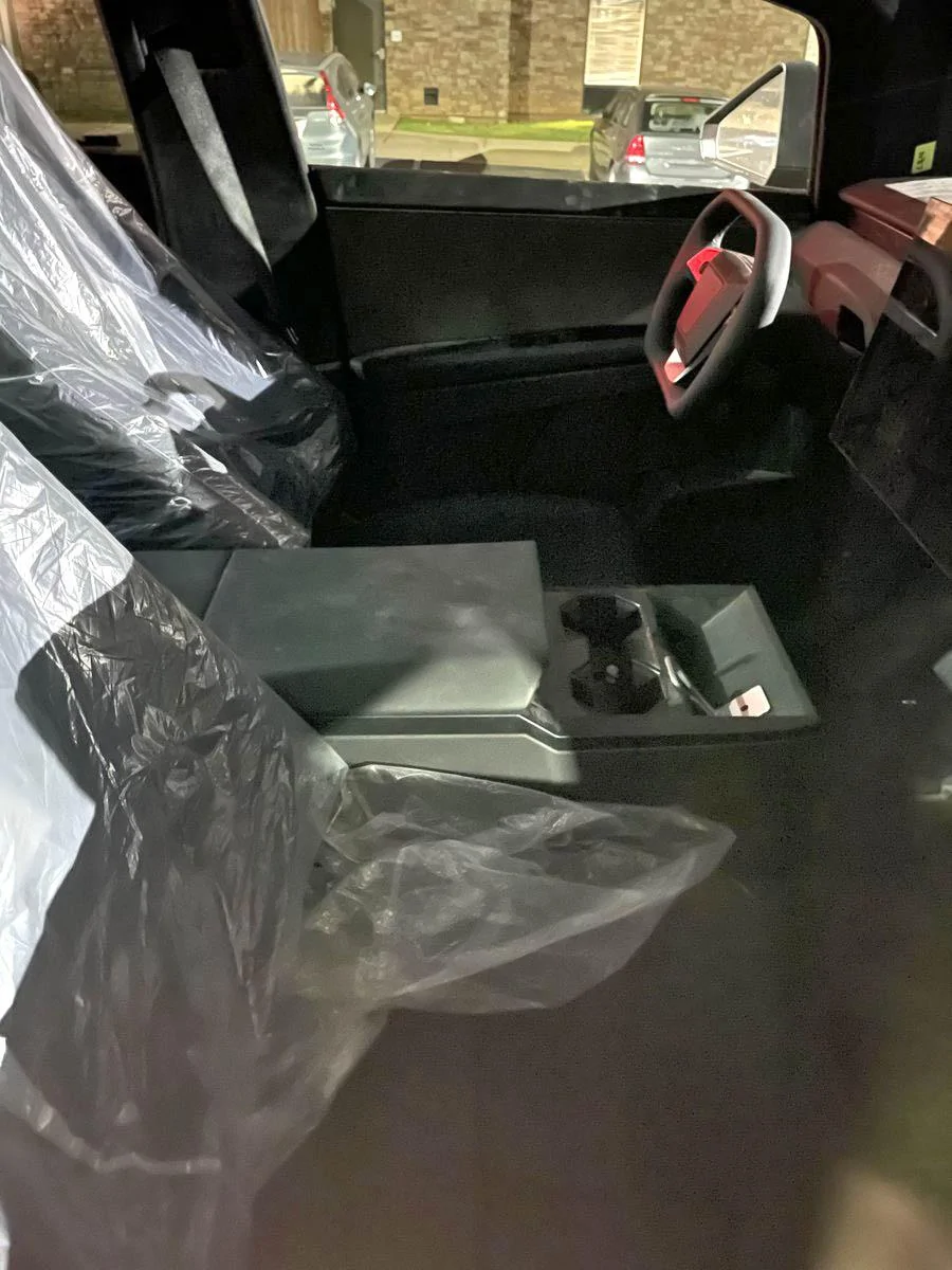 Tesla Cybertruck Crash Tested Cybertruck Parked at Arkansas Hampton Inn Overnight [Interior + Exterior Pics] F3ooRNtXoAEWrK9