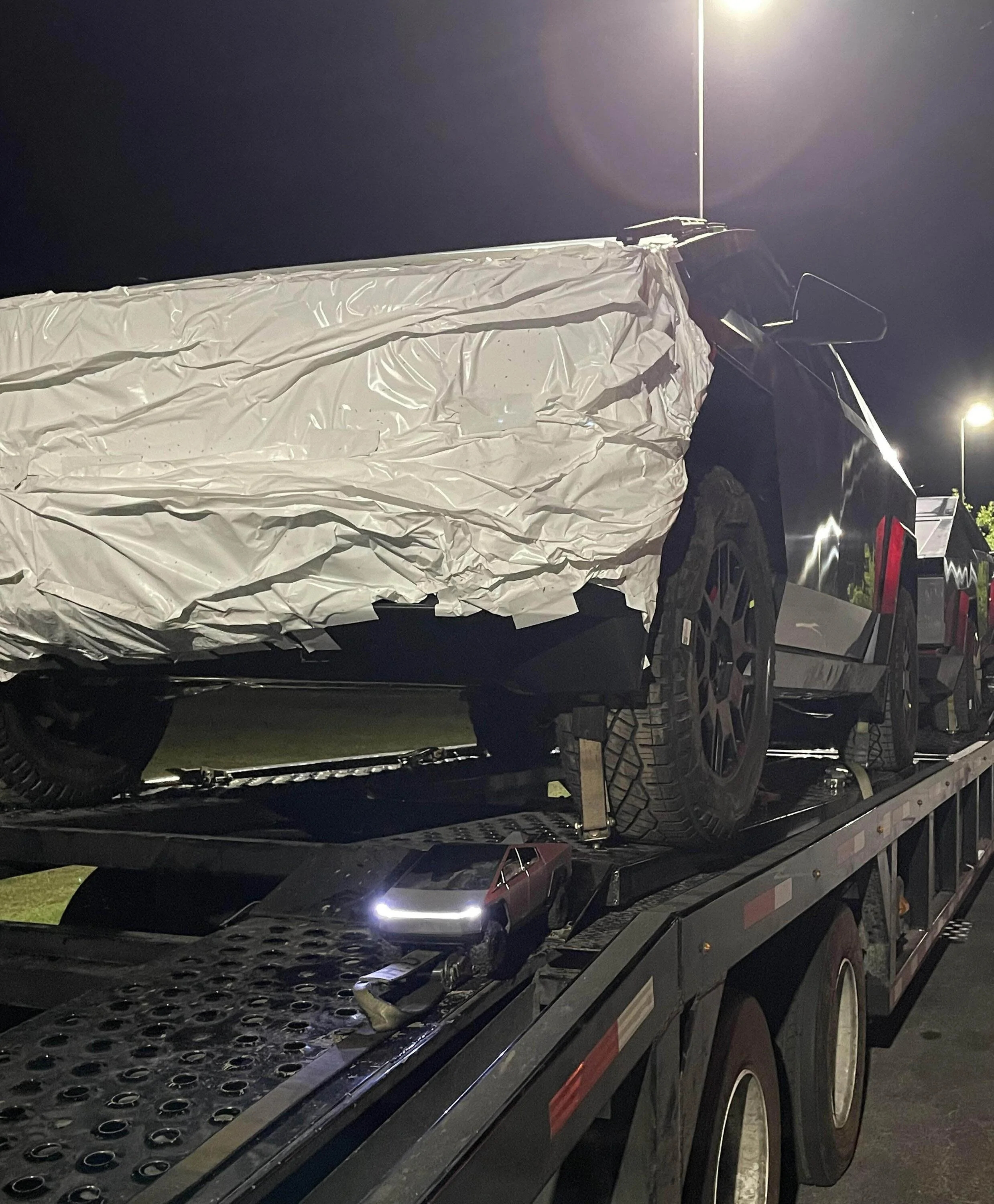 Tesla Cybertruck Crash Tested Cybertruck Parked at Arkansas Hampton Inn Overnight [Interior + Exterior Pics] txxhihrg0fib1