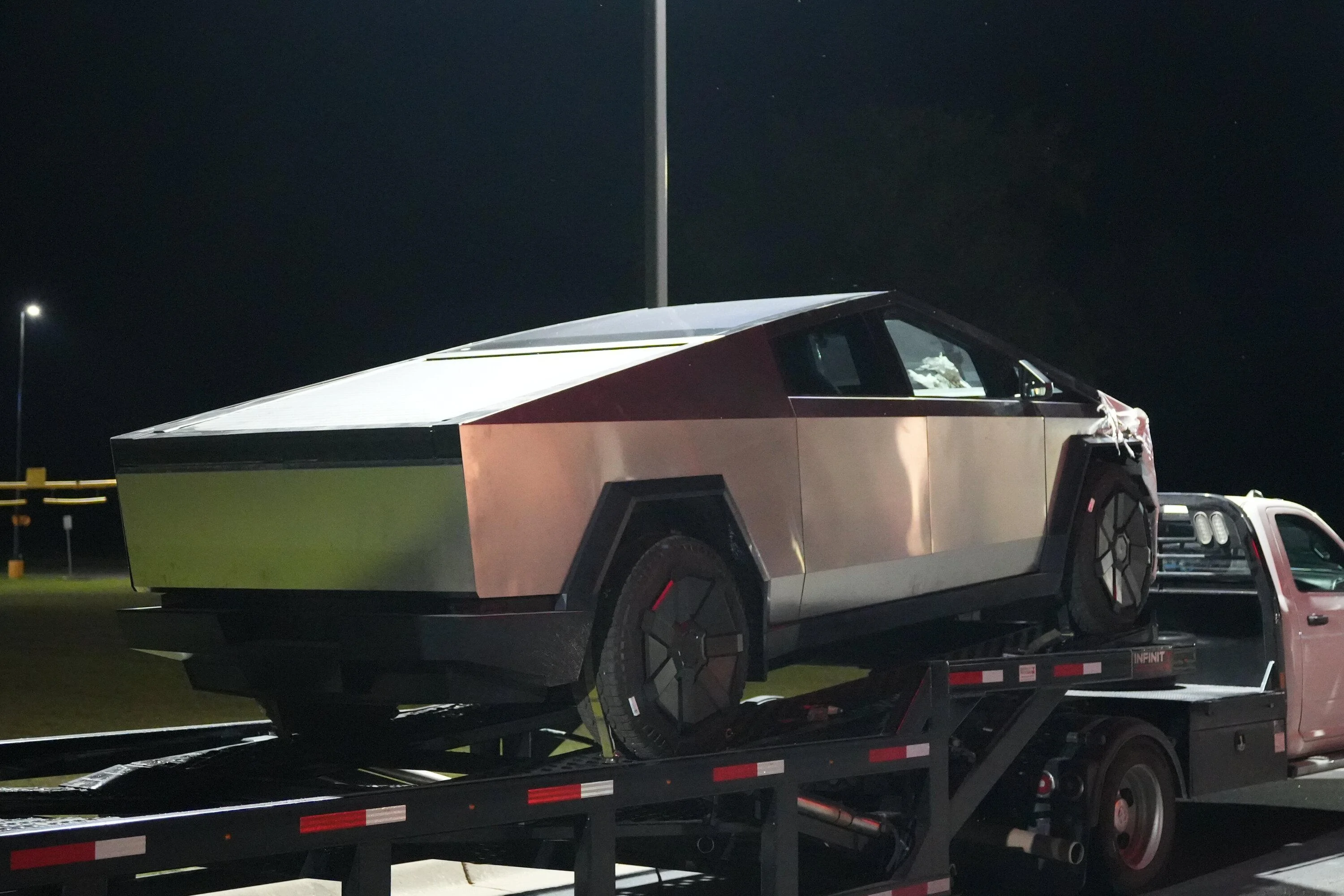 Tesla Cybertruck Crash Tested Cybertruck Parked at Arkansas Hampton Inn Overnight [Interior + Exterior Pics] DSC07247