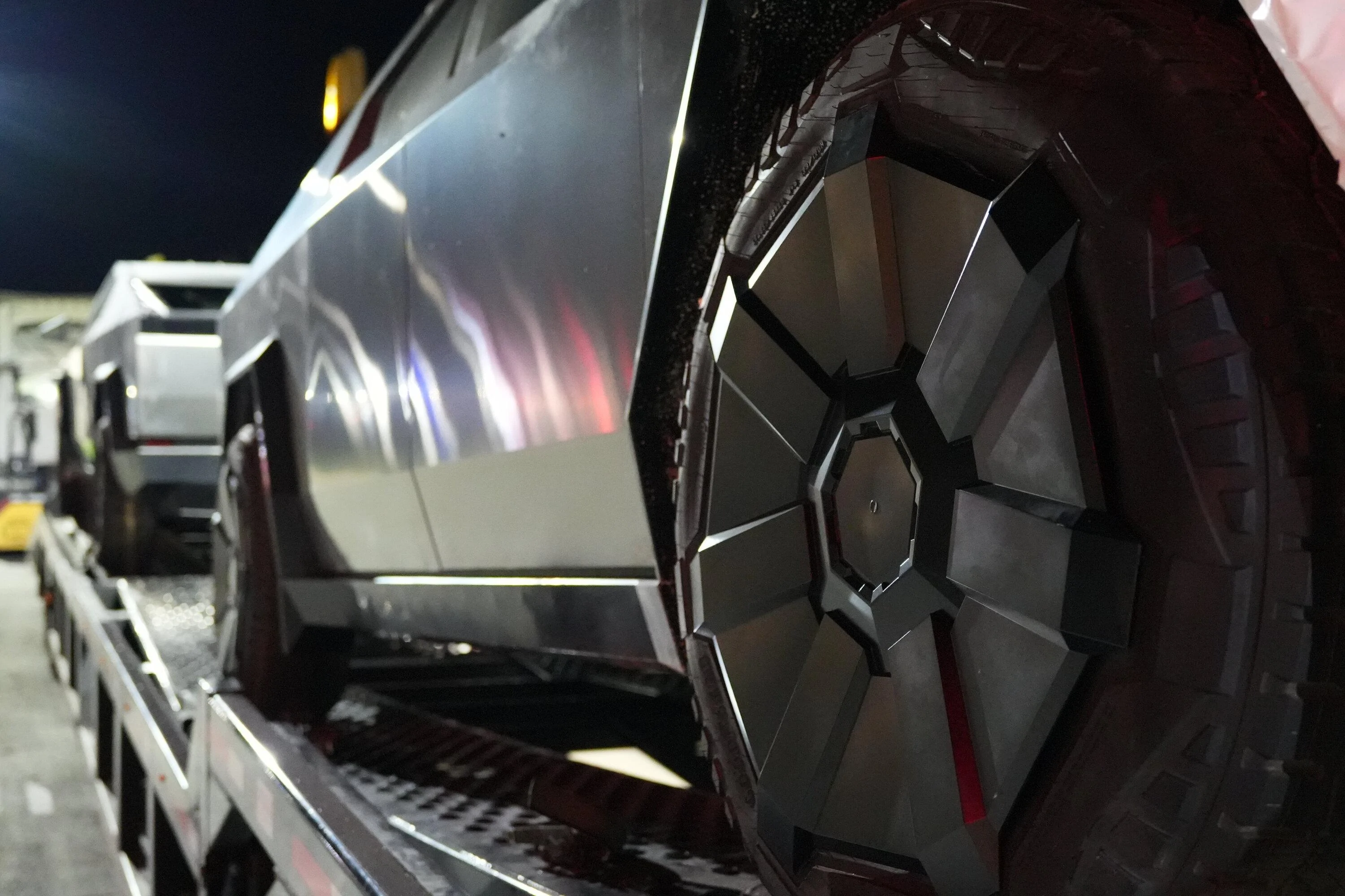 Tesla Cybertruck Crash Tested Cybertruck Parked at Arkansas Hampton Inn Overnight [Interior + Exterior Pics] DSC07253