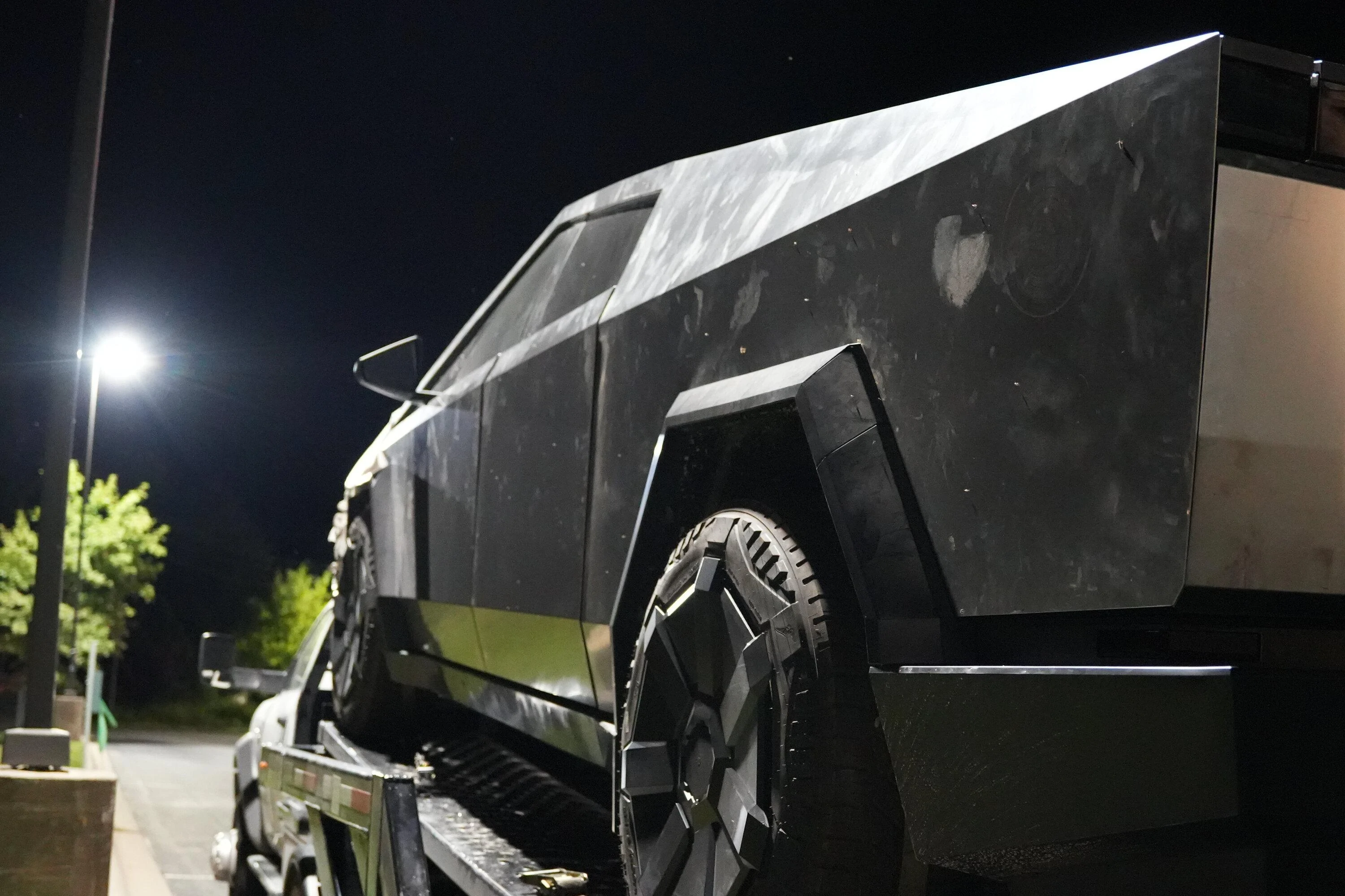 Tesla Cybertruck Crash Tested Cybertruck Parked at Arkansas Hampton Inn Overnight [Interior + Exterior Pics] DSC07285