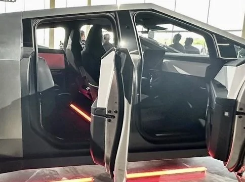 Tesla Cybertruck Crash Tested Cybertruck Parked at Arkansas Hampton Inn Overnight [Interior + Exterior Pics] 56054CE7-BC37-4E19-87D5-FA264708BCA8