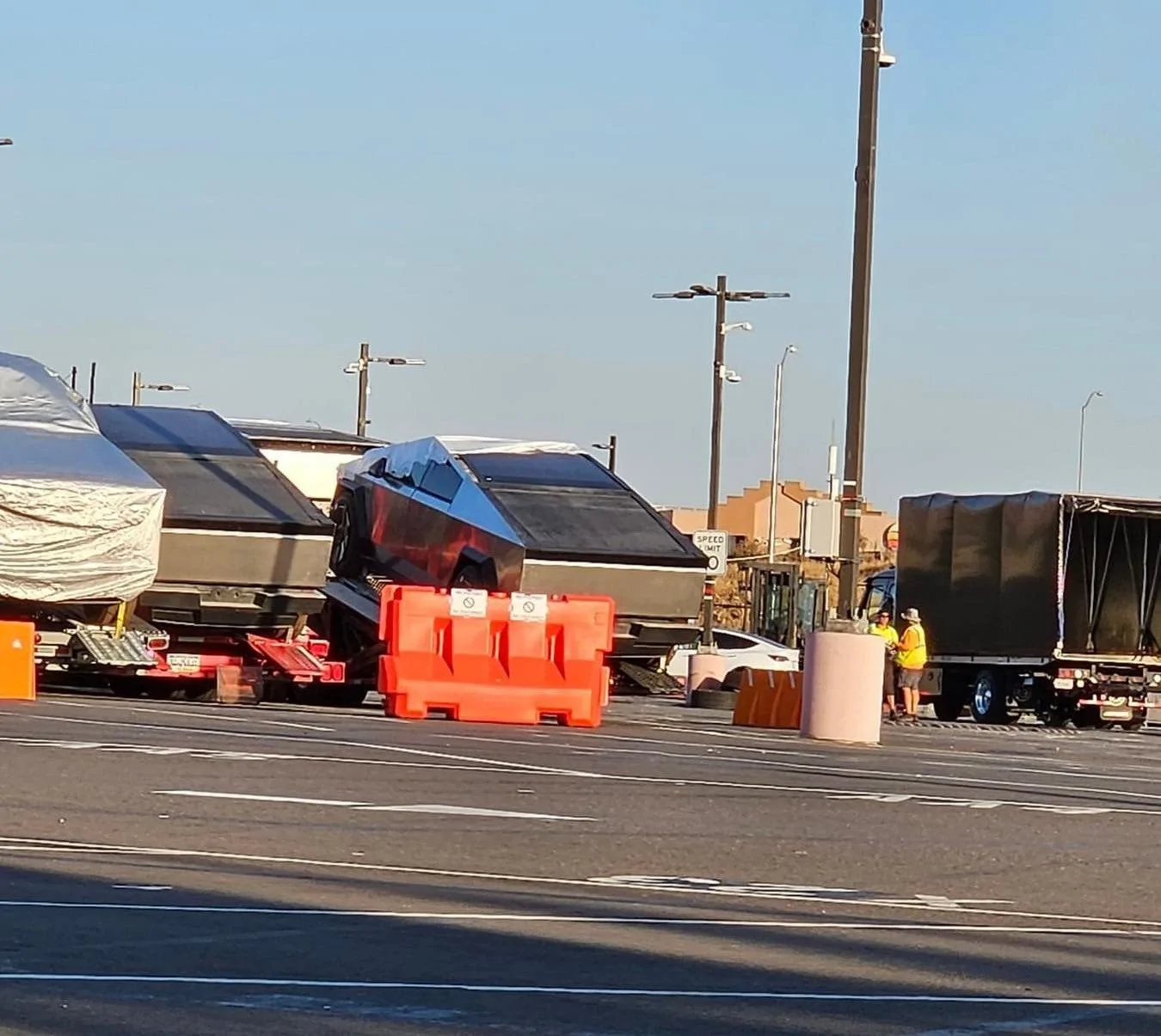 Tesla Cybertruck 9 Cybertrucks just arrived at Tesla Fremont factory today 8/17 F3ywjX5bsAAro60