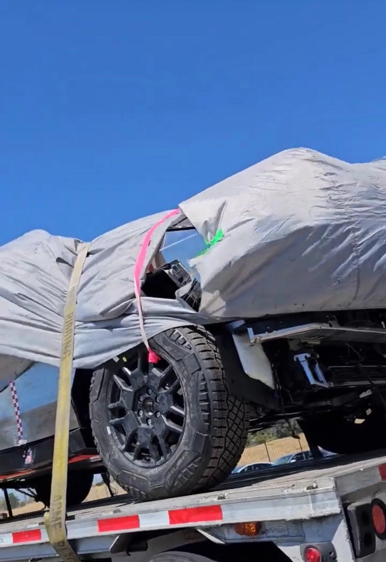 Tesla Cybertruck Two crash tested Cybertruck spotted in California! F30diLnbIAAfB8M (1)