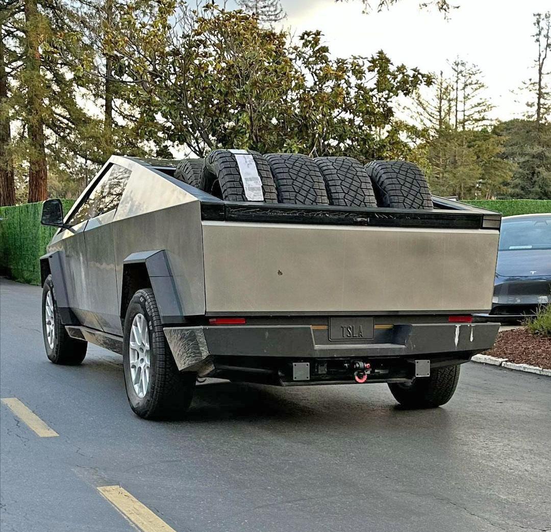 Tesla Cybertruck Full size spare tire storage ideas lpha-prototype-carrying-off-road-tires-in-bed1-