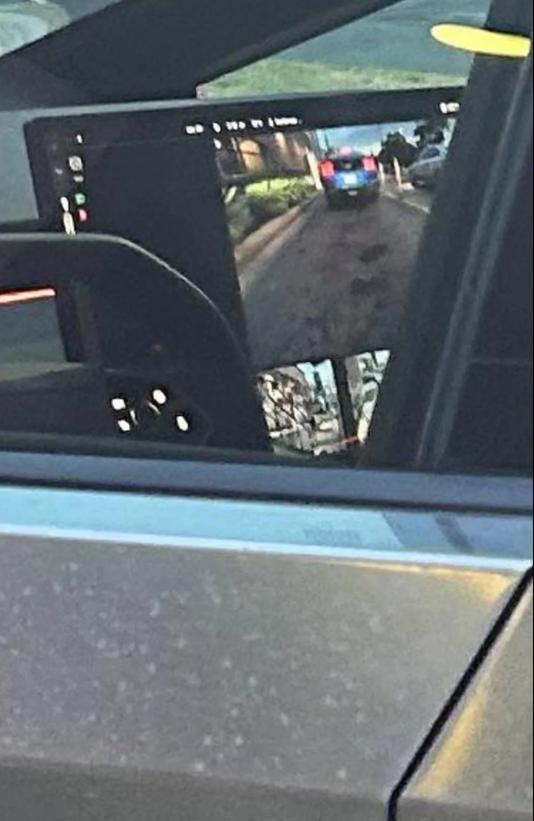 Tesla Cybertruck Ambient lighting (interior) confirmed in Cybertruck! (spotted 8/23/23) + front camera display screen view t526d321dyjb1