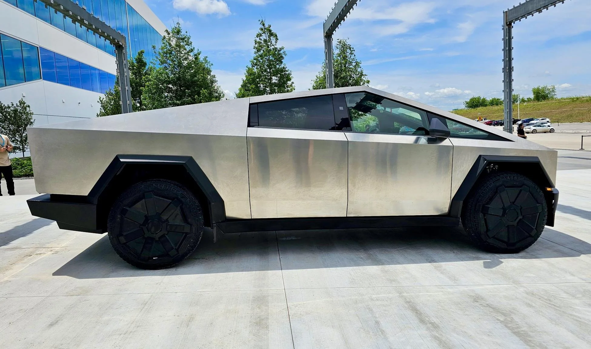 Tesla Cybertruck Elon Musk: "Just drove the production candidate Cybertruck at Tesla Giga Texas!" -- "This Is Our Best Product Ever" 🙌 087338E4-5888-46B0-8206-0C807F380C33