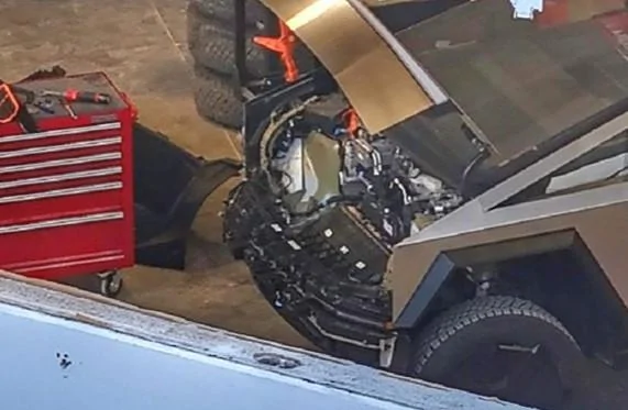 Tesla Cybertruck Frunk in the raw - best view yet? CT Frunk Zoom