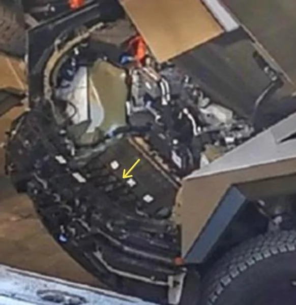 Tesla Cybertruck Frunk in the raw - best view yet? wrl5BE
