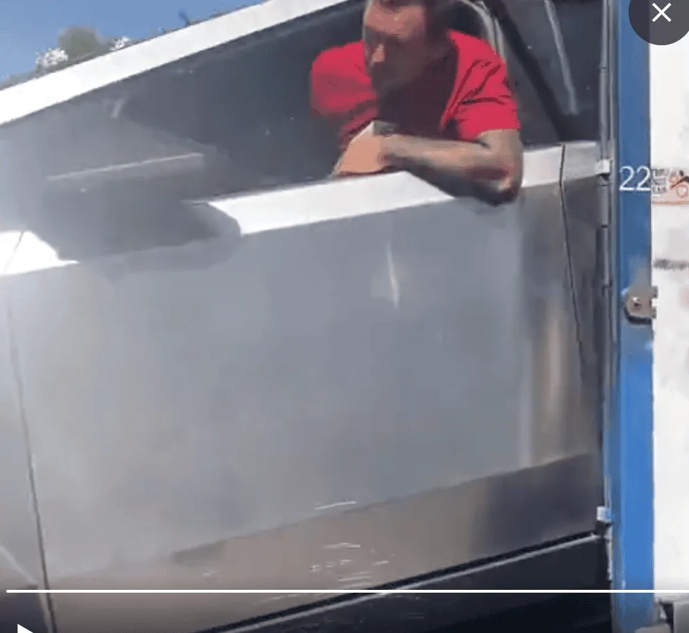 Tesla Cybertruck Cybertrucks being unloaded from trailer in Palo Alto (+ out in Arizona sun 😎) 1693006955388