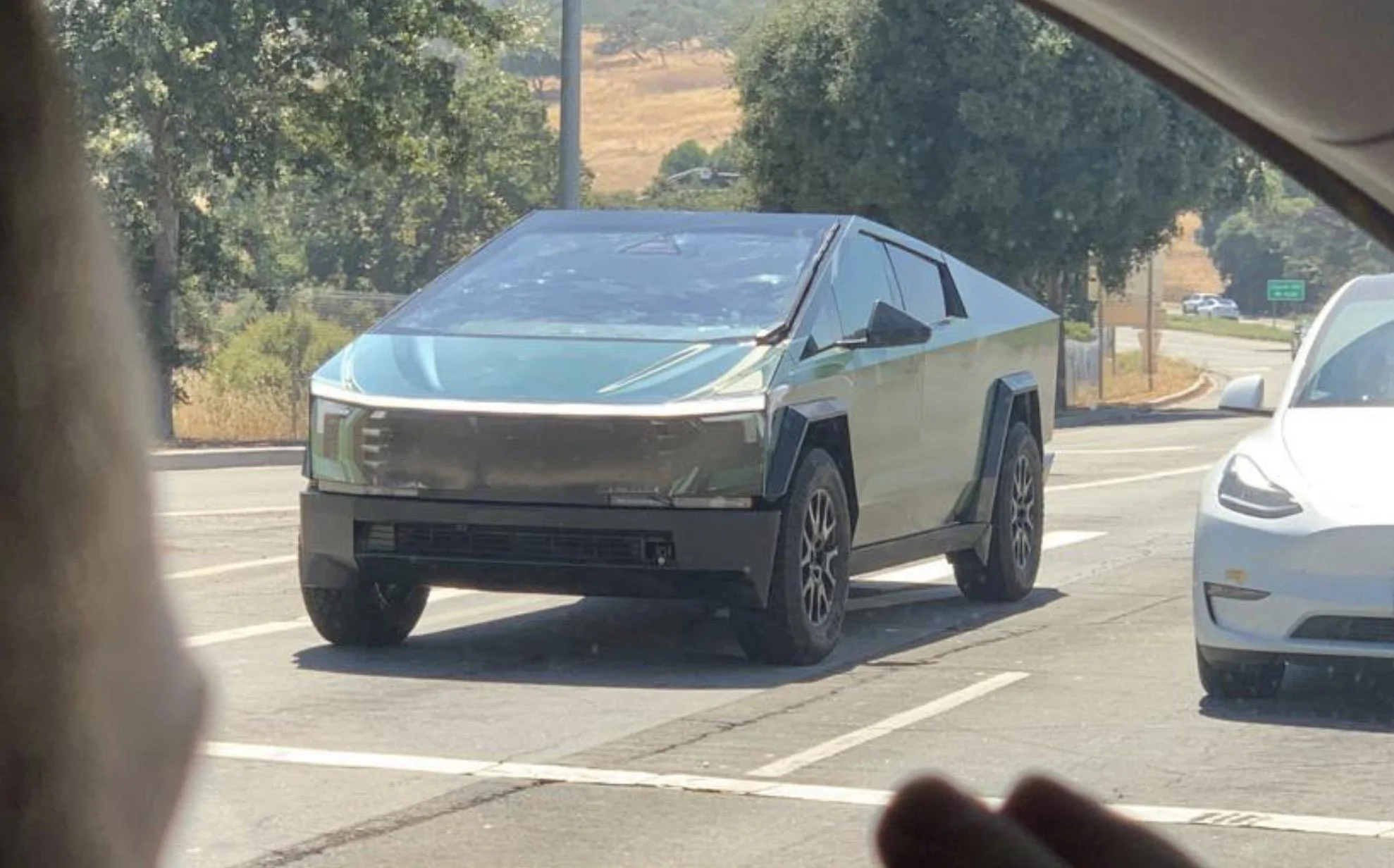 Tesla Cybertruck Cybertruck now wrapped as Toyota Tundra!! 🤣 [Video] F4kp2W3a8AAv08C