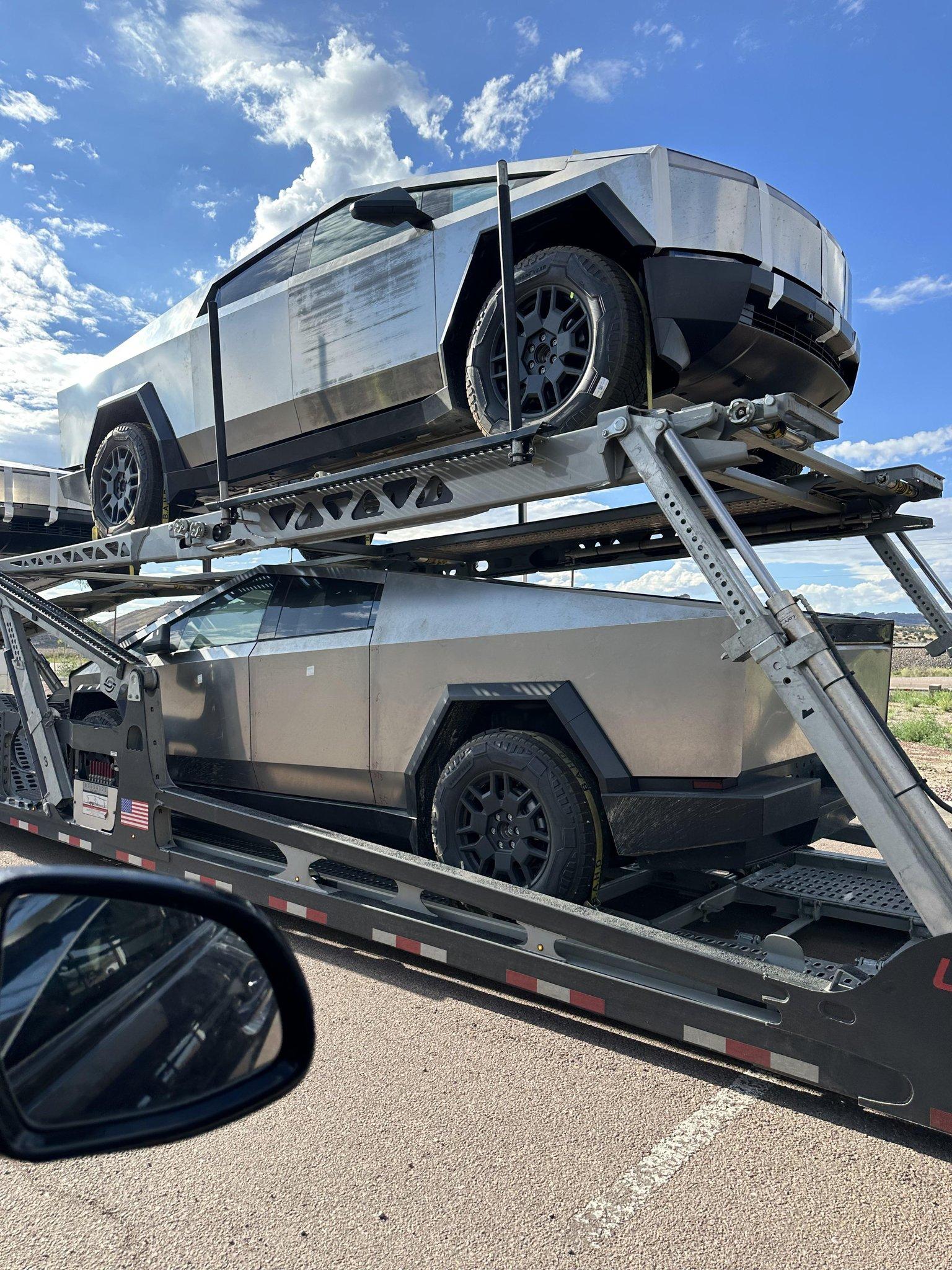 Tesla Cybertruck Fleet of Cybertrucks loading onto carriers at Giga Texas -- video from 8/26/23 F4k1g2nXIAAtT8E