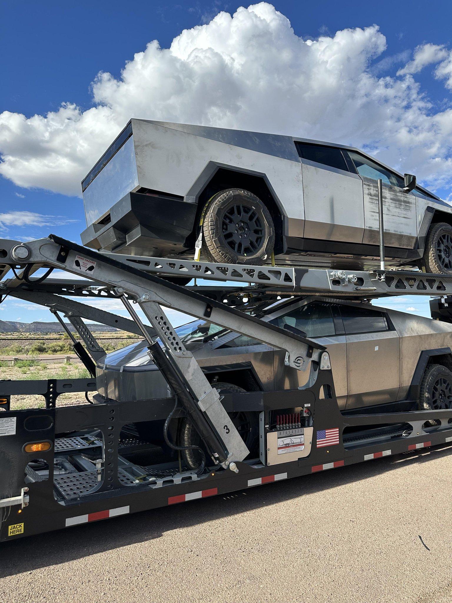 Tesla Cybertruck Fleet of Cybertrucks loading onto carriers at Giga Texas -- video from 8/26/23 F4k1gfEW8AAndR5