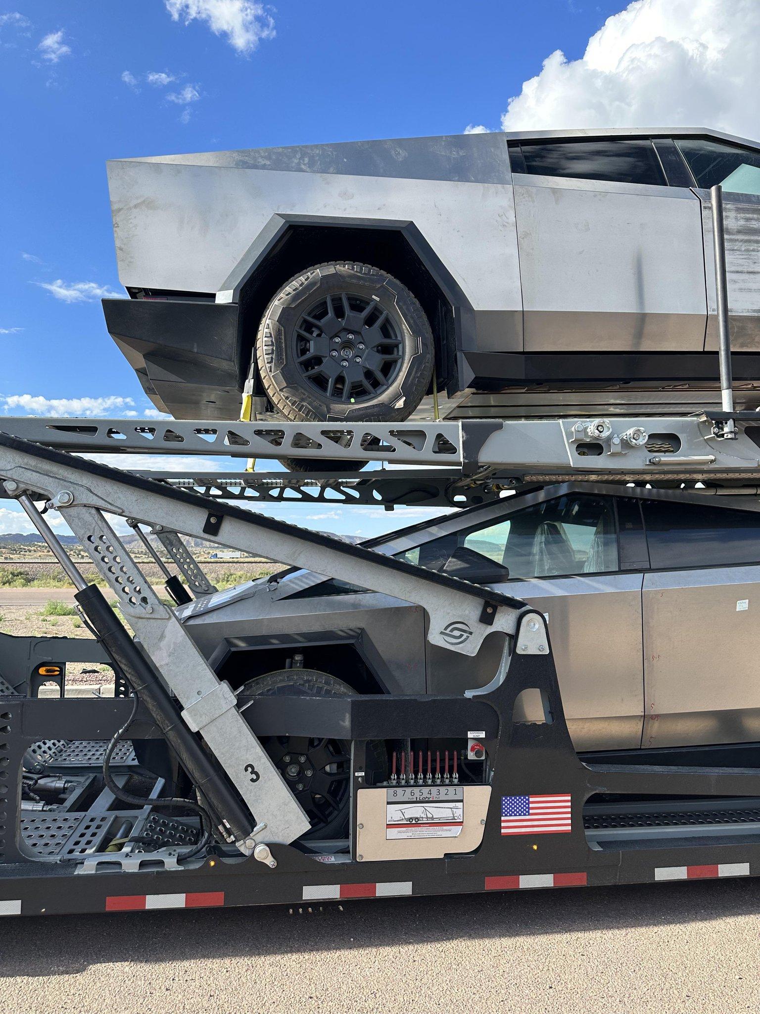 Tesla Cybertruck Fleet of Cybertrucks loading onto carriers at Giga Texas -- video from 8/26/23 F4k1fuCWEAALQcD