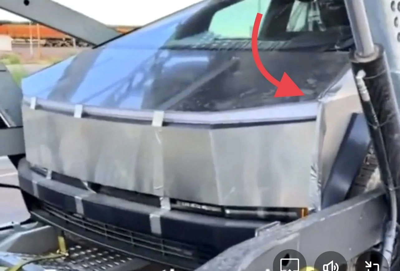 Tesla Cybertruck Fleet of Cybertrucks loading onto carriers at Giga Texas -- video from 8/26/23 1696B93C-BAE4-4FF8-8891-199BD3A9AB48